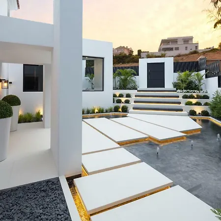 Villa Luxury For Rent In *