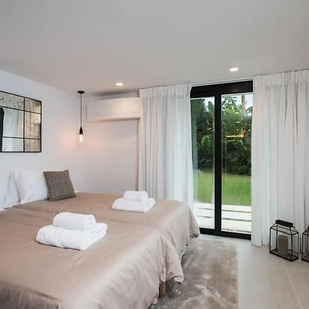 Villa Luxury For Rent In *